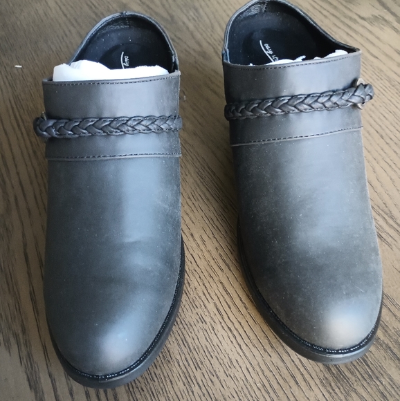 Easy Street Woman's Gilly Slip-on Mules     Size 8.5 Wide  NWT.   Black - Picture 11 of 15